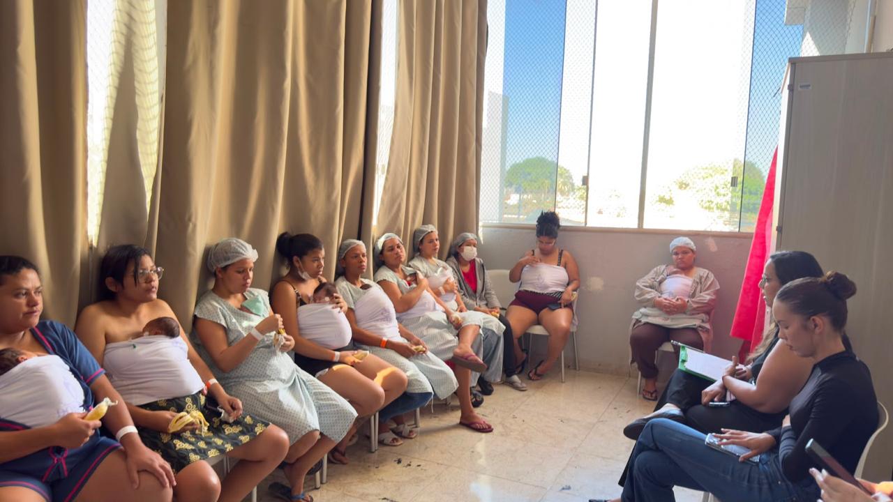 Varanda Canguru do HMDI aborda a importância da Ouvidoria com mães da UTIN e UCIN