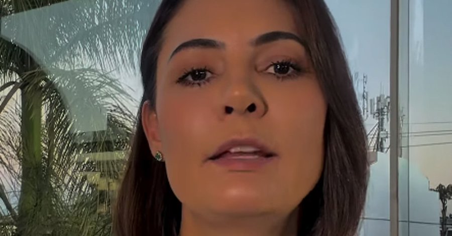 Michelle aceita desculpas de Flávio Bolsonaro e declara apoio à candidatura do senador