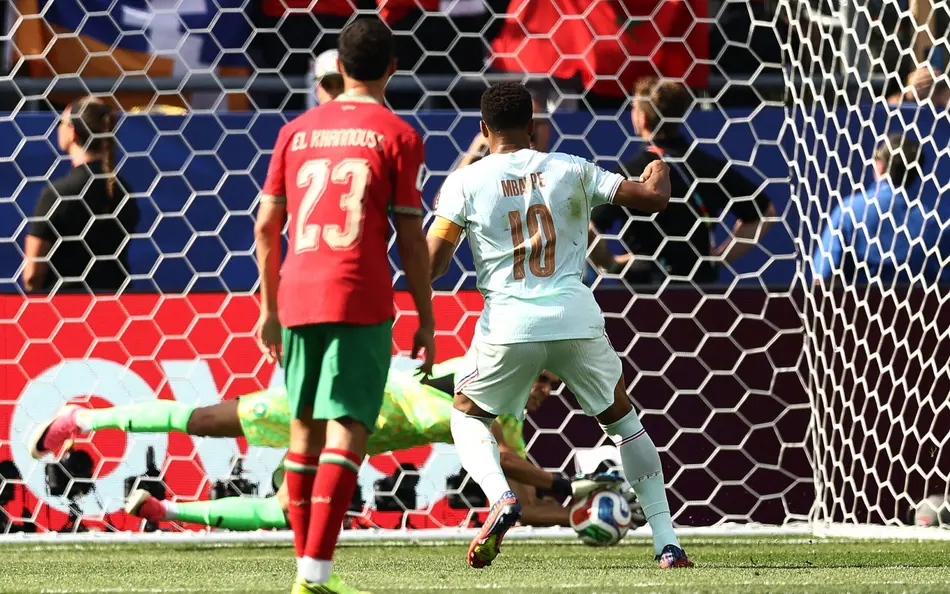 Mbappé se recupera de pênalti perdido, marca golaço e coloca França na semifinal da Copa do Mundo