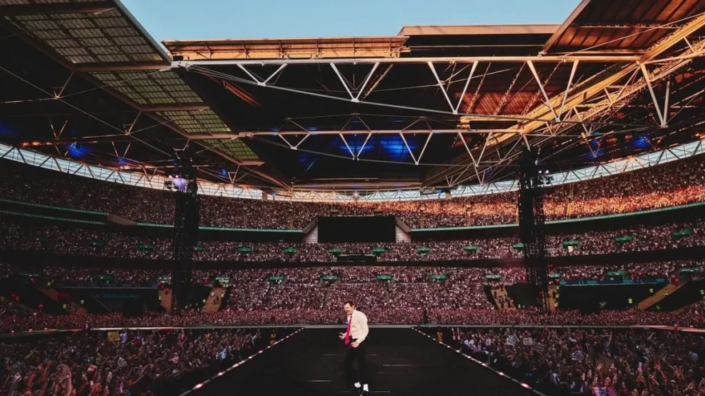 Harry Styles entra para o Guinness após série histórica de shows em Wembley