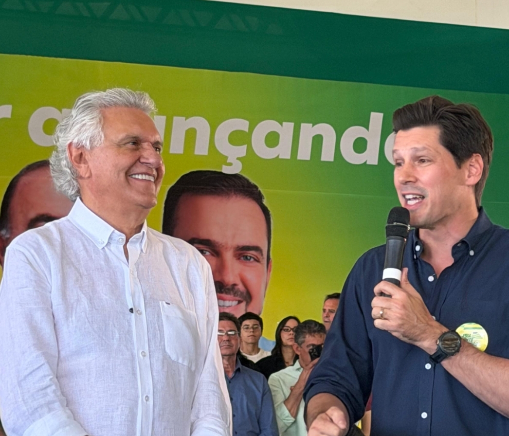 Com multidão, Daniel e Caiado encerram ciclo 'Pra frente Goiás'