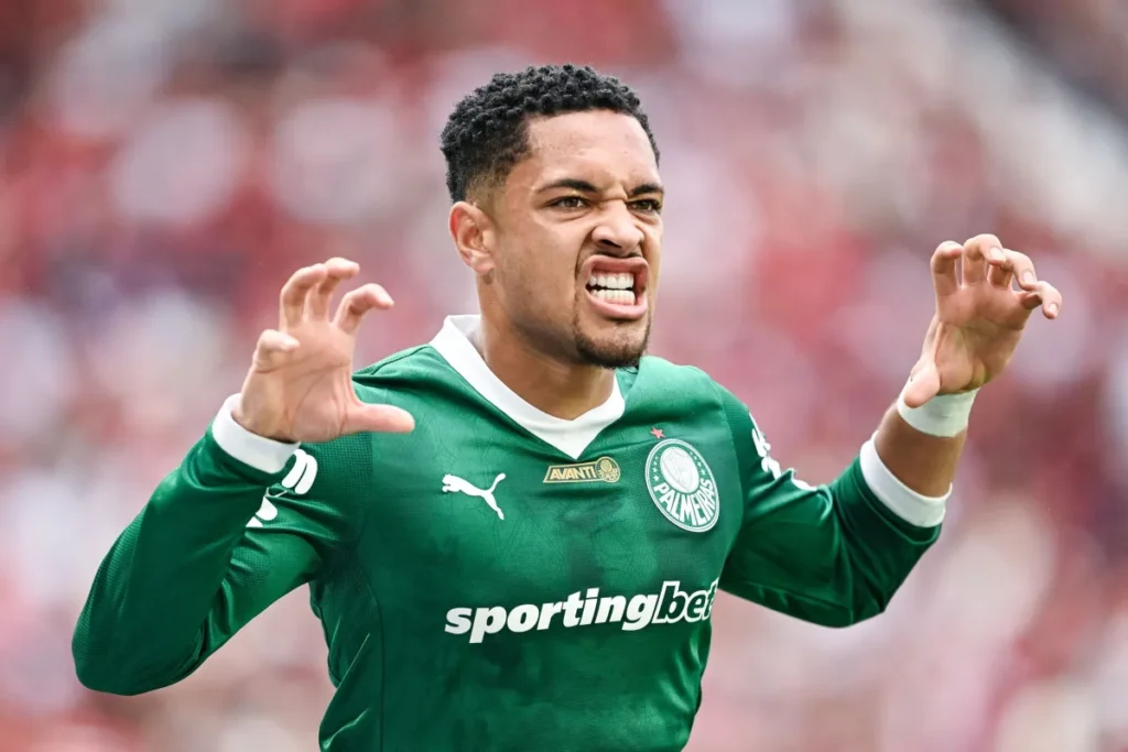 Vitor Roque avança na recuperação e pode reforçar o Palmeiras contra Coritiba