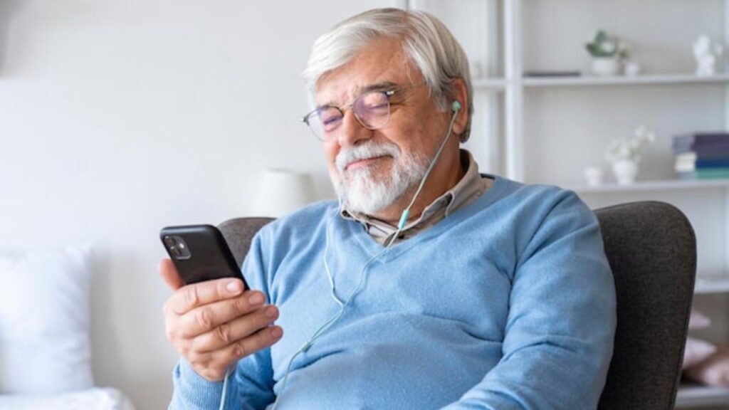 Mais de 80% dos idosos de Goiás usam internet pela primeira vez na história, aponta IBGE