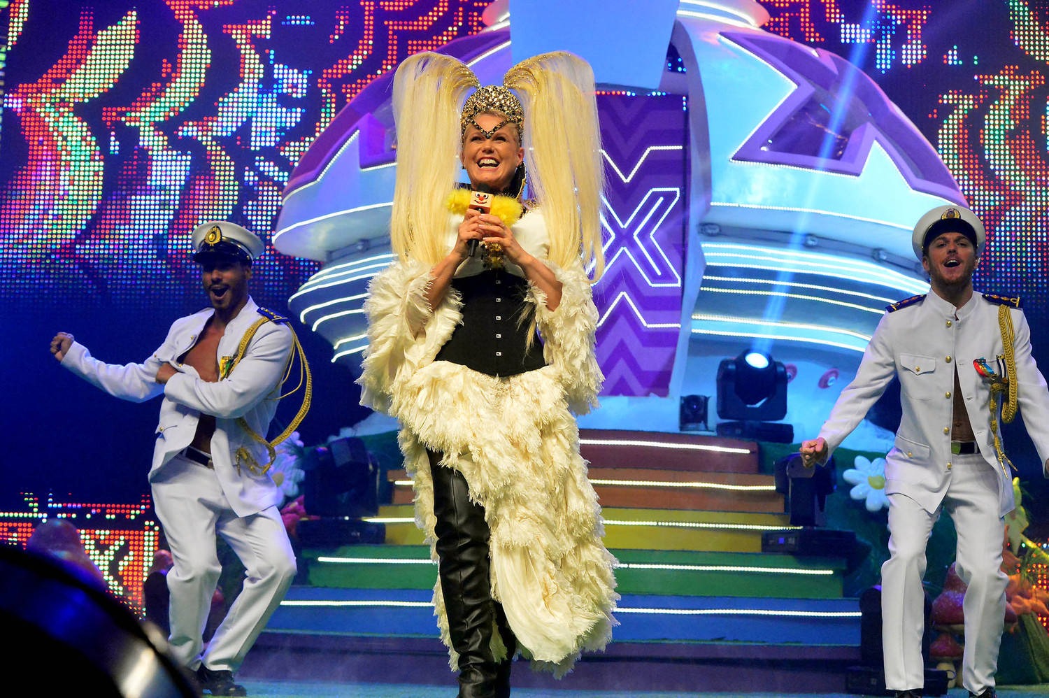 Xuxa se despede da nave em turnê e não quer mais voltar a cantar
