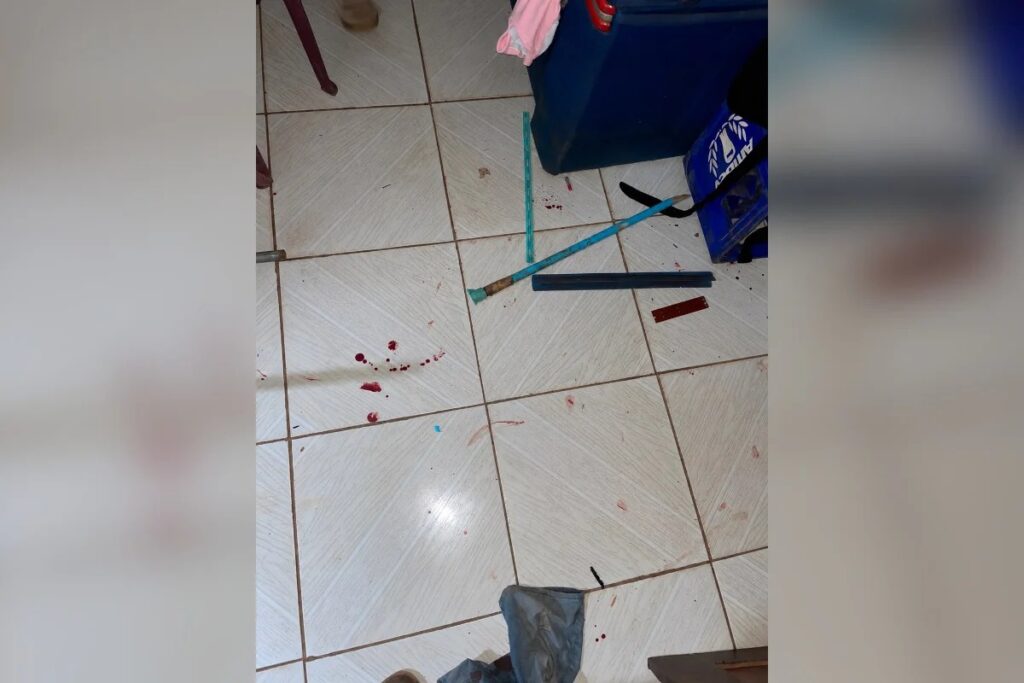 Bebê de 10 meses é atingida por rodo durante briga entre os pais em Confresa (MT)