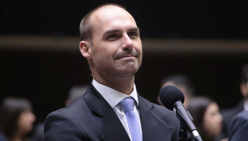 Eduardo Bolsonaro consegue green card nos EUA em meio a condenação no Brasil
