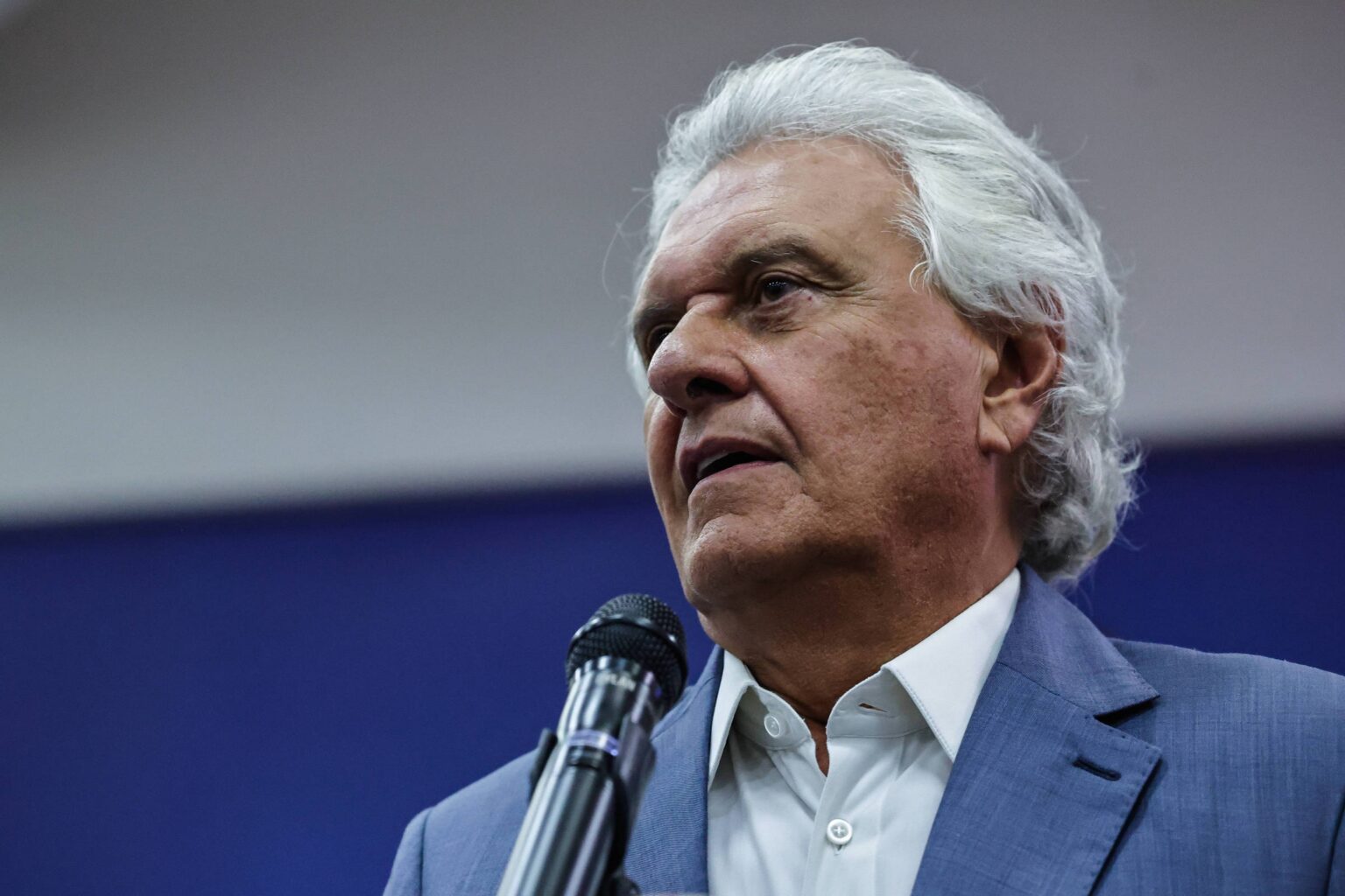 Caiado diz que candidatura de Flávio Bolsonaro está afundando após recuo de aliados