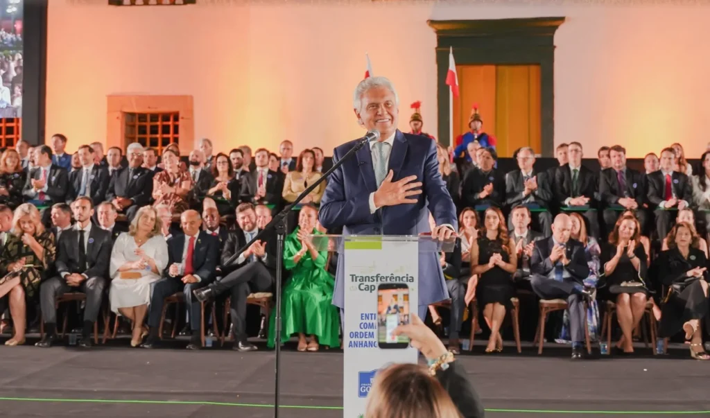 Ronaldo Caiado recebe Comenda do Mérito Anhanguera em solenidade na cidade de Goiás