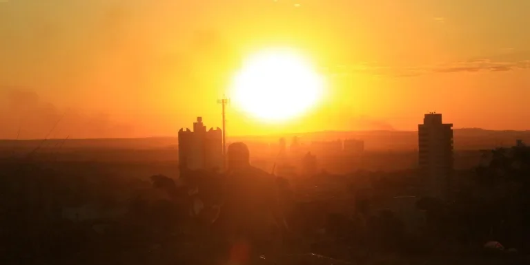 Goiás deve enfrentar calor intenso, seca prolongada e maior risco de queimadas