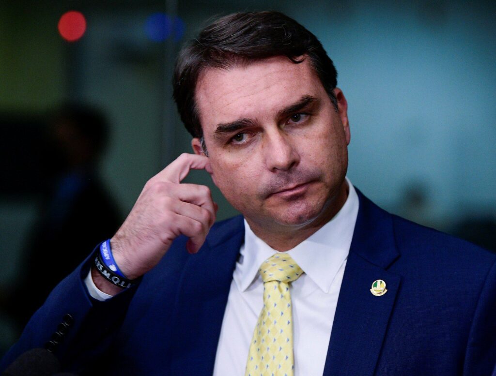Flávio Bolsonaro terá menos tempo de TV que Lula sem apoio de novos partidos