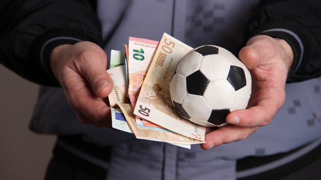 Venda de jogadores rende R$ 2,8 bilhões ao Brasil e reforça receitas dos clubes