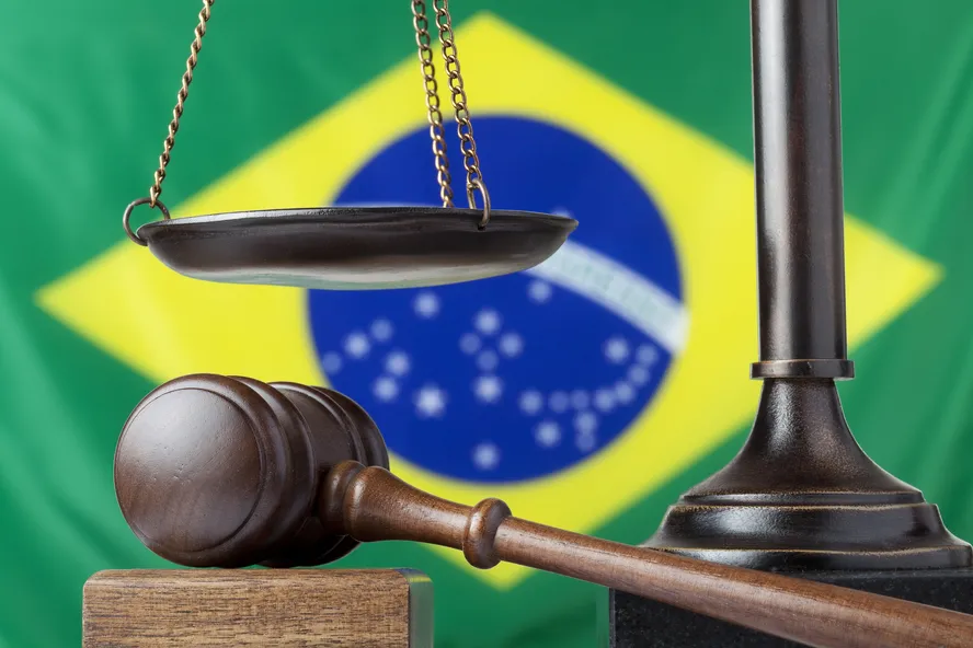 Juízes lideram ranking de renda média entre profissões no Brasil em 2026