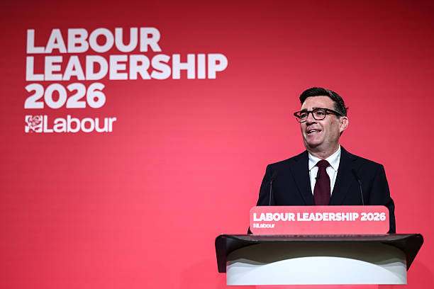Keir Starmer entrega cargo de premiê britânico a Andy Burnham após crise política