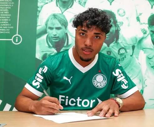 O Palmeiras vem revelando grandes jogadores nos últimos anos, o que faz com que a base seja visada pelo futebol europeu