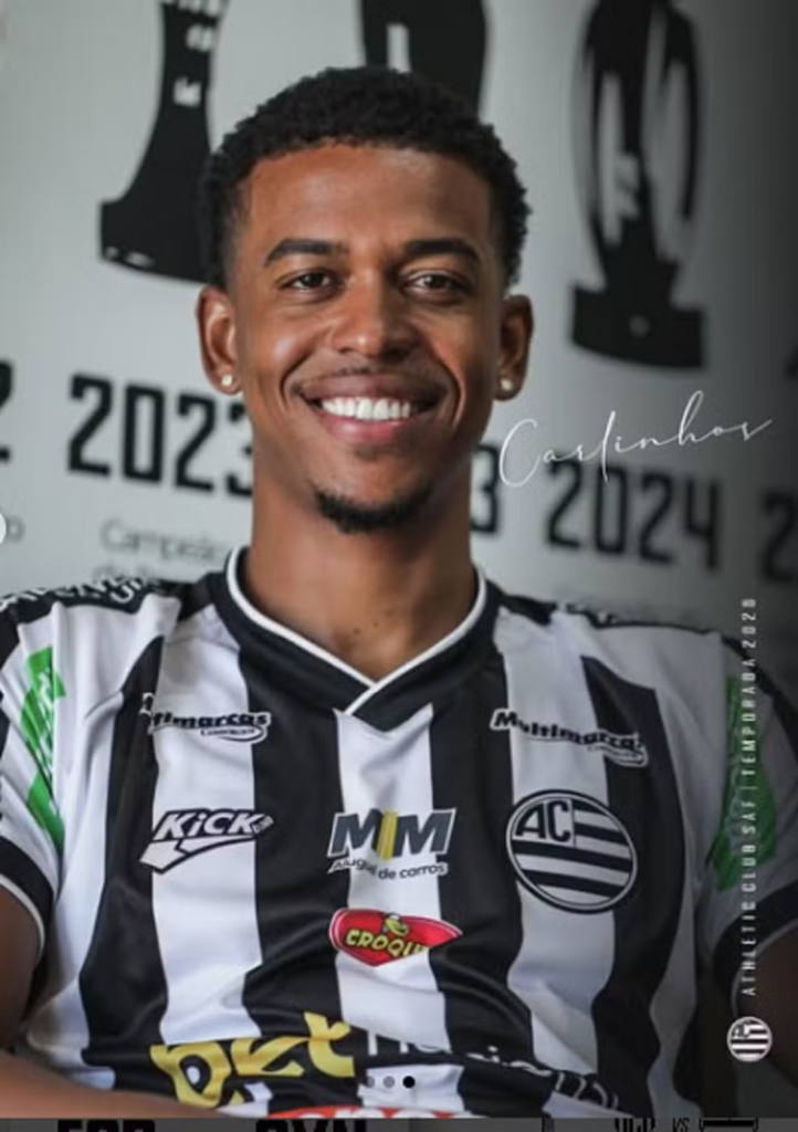 Formado na base do Corinthians, Carlinhos já rodou por vários clubes brasileitos