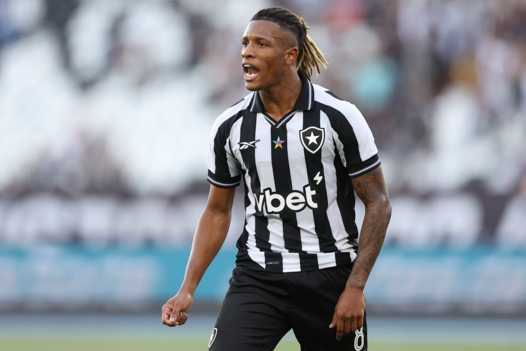 Ainda de férias após Copa do Mundo, Danilo não estará em campo contra Santos nesta quinta-feira (16), no Nilton Santos, pelo Brasileirão