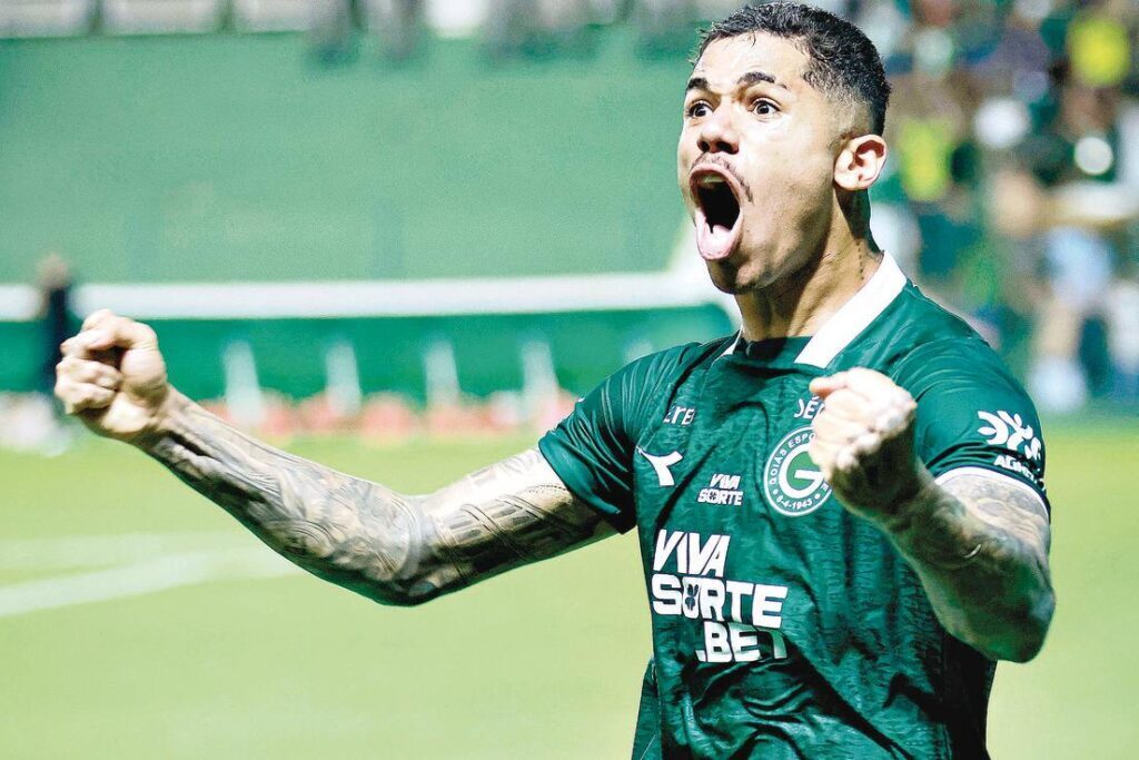 Santos monitora lateral do Goiás, mas transfer ban da FIFA trava possível negociação