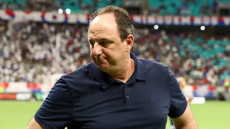 O técnico Rogério Ceni criticou bastante o gramado da Arena Fonte Nova