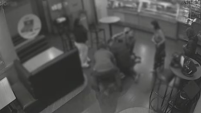 Vídeo: jovem pede dinheiro a cliente e morre após ser agredido em lanchonete de Goiás