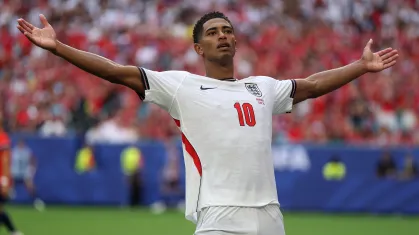 Bellingham chega embalado e tenta conduzir Inglaterra à final da Copa