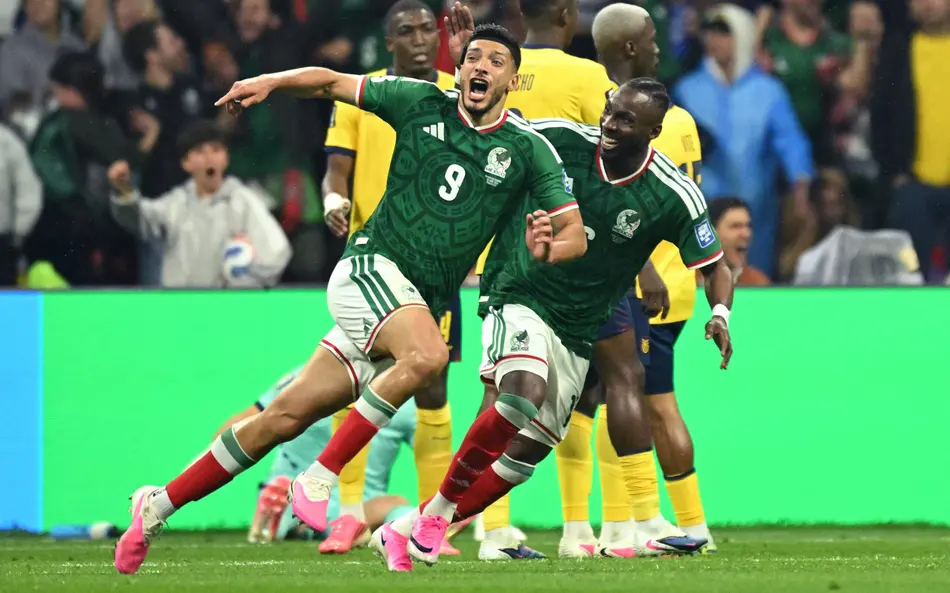 México vence o Equador por 2 a 0 e avança às oitavas com campanha perfeita na Copa