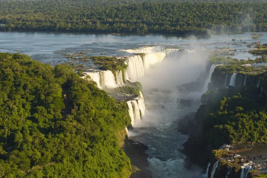 Turista holandês de 26 anos morre após embarcação virar em passeio no Parque Nacional do Iguaçu