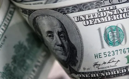 Dólar abre em leve alta com inflação dos EUA, tarifas e tensão no Oriente Médio