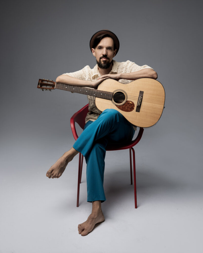 Gustavo Spínola lança disco em que vai “Do Acaso ao Cais”