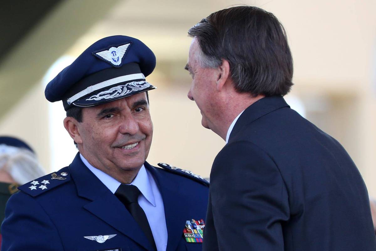 Ex-comandante da FAB relata pressão de Bolsonaro por apoio militar após derrota para Lula