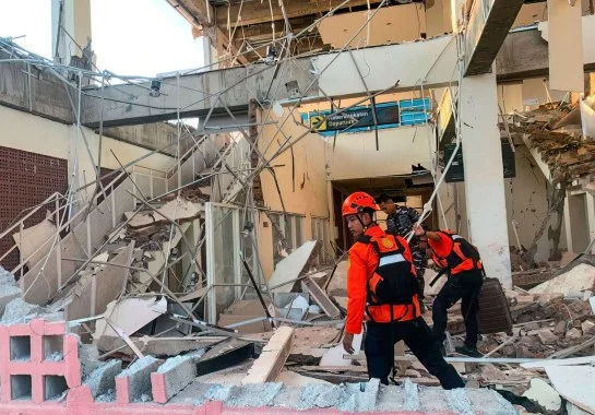 Terremoto de magnitude 7,7 deixa ao menos 38 mortos na Indonésia