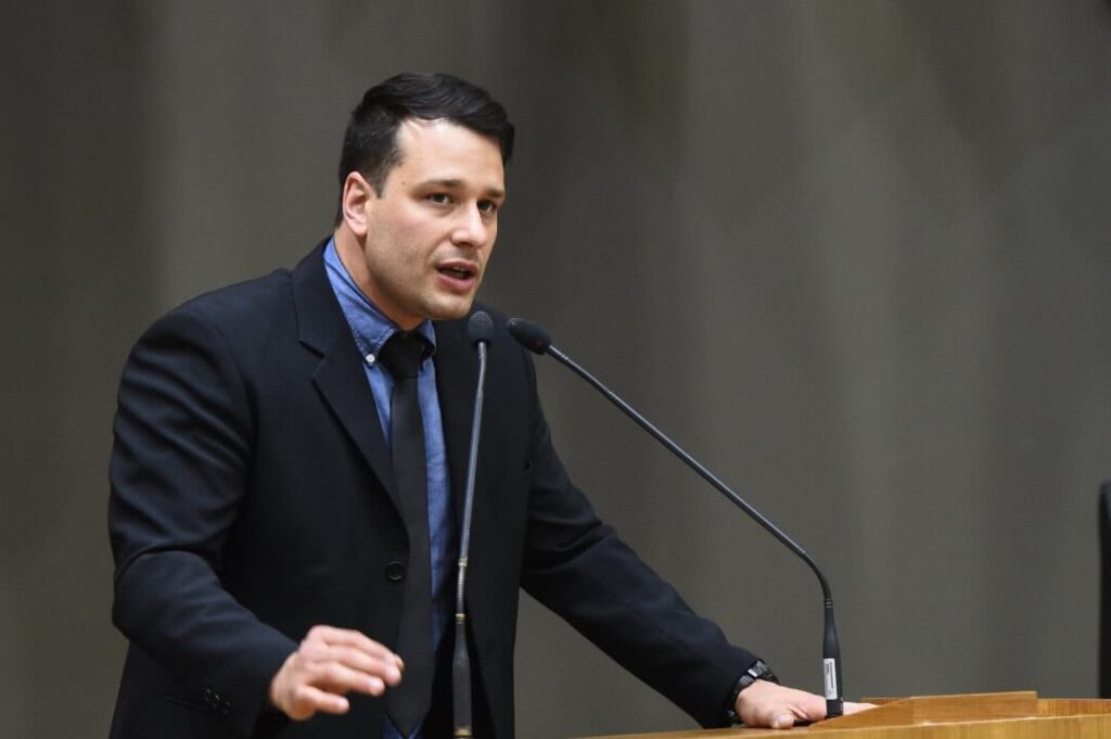 Deputado Leonel Radde ironiza crescimento patrimonial de políticos bolsonaristas na Assembleia do RS