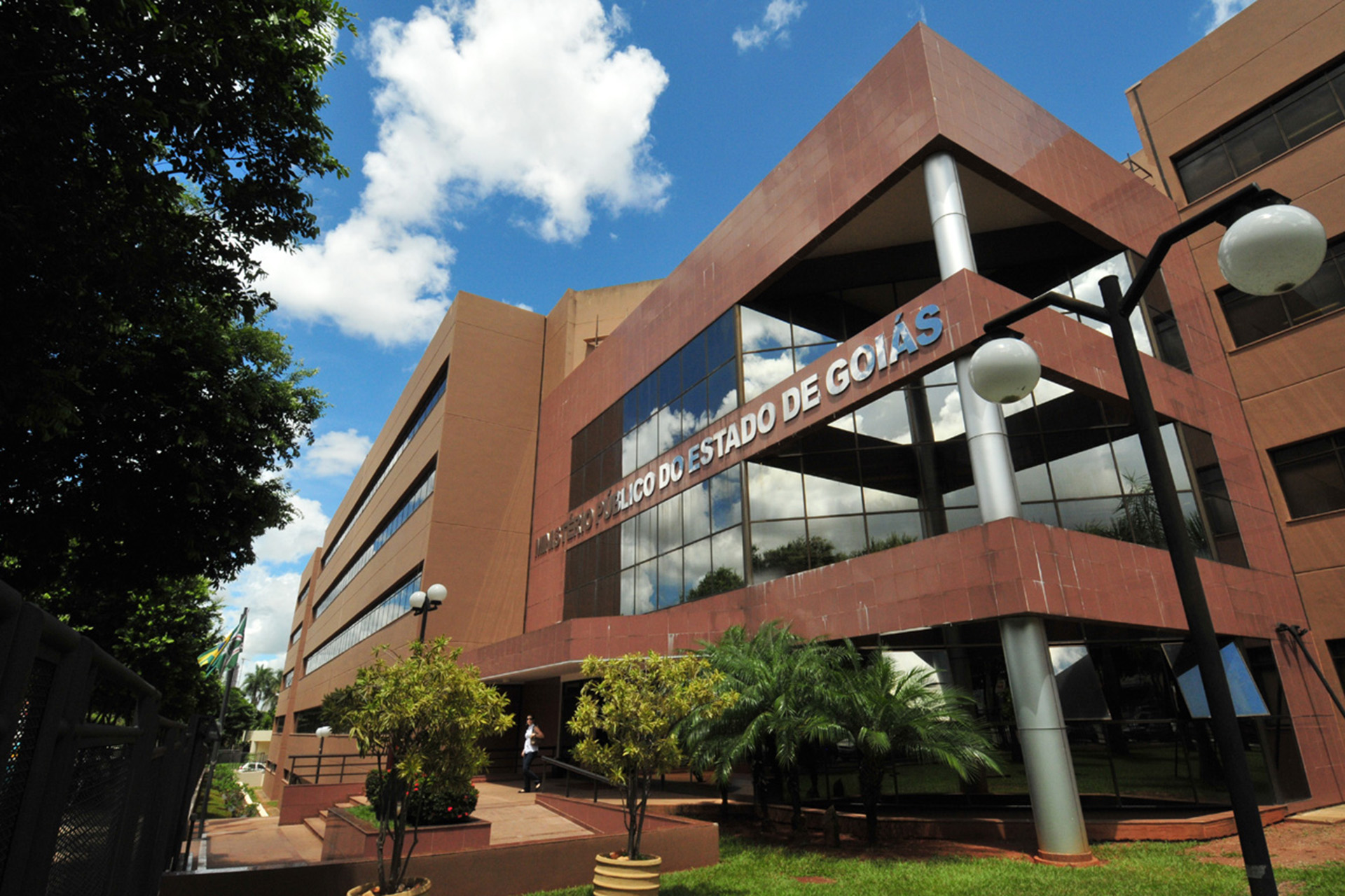 Justiça determina afastamento de professor condenado por pornografia infantil em Goianésia