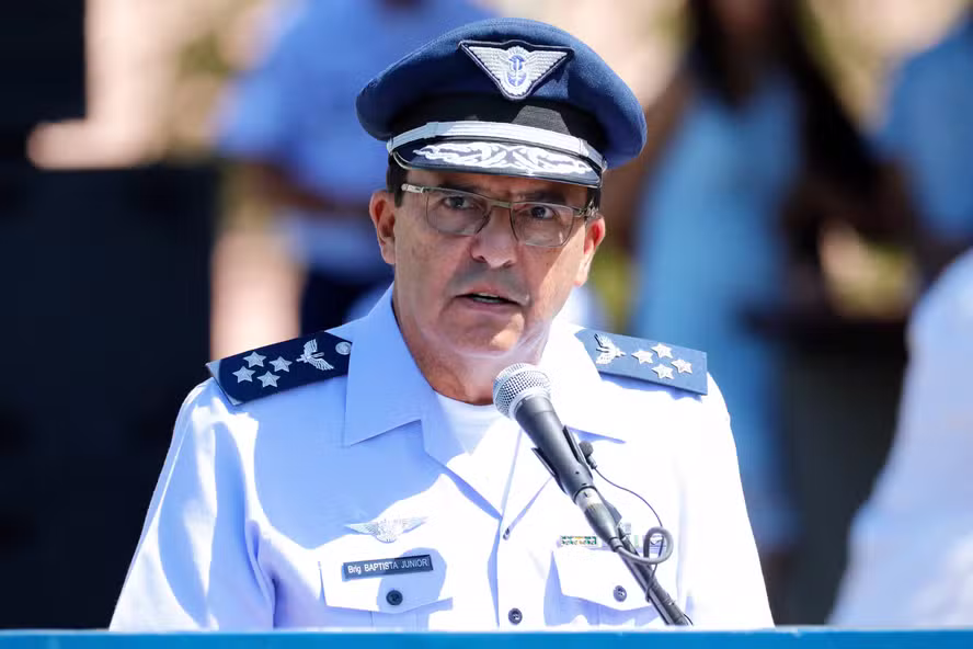 Ex-comandante da FAB relata pressão de Bolsonaro por apoio militar após derrota para Lula