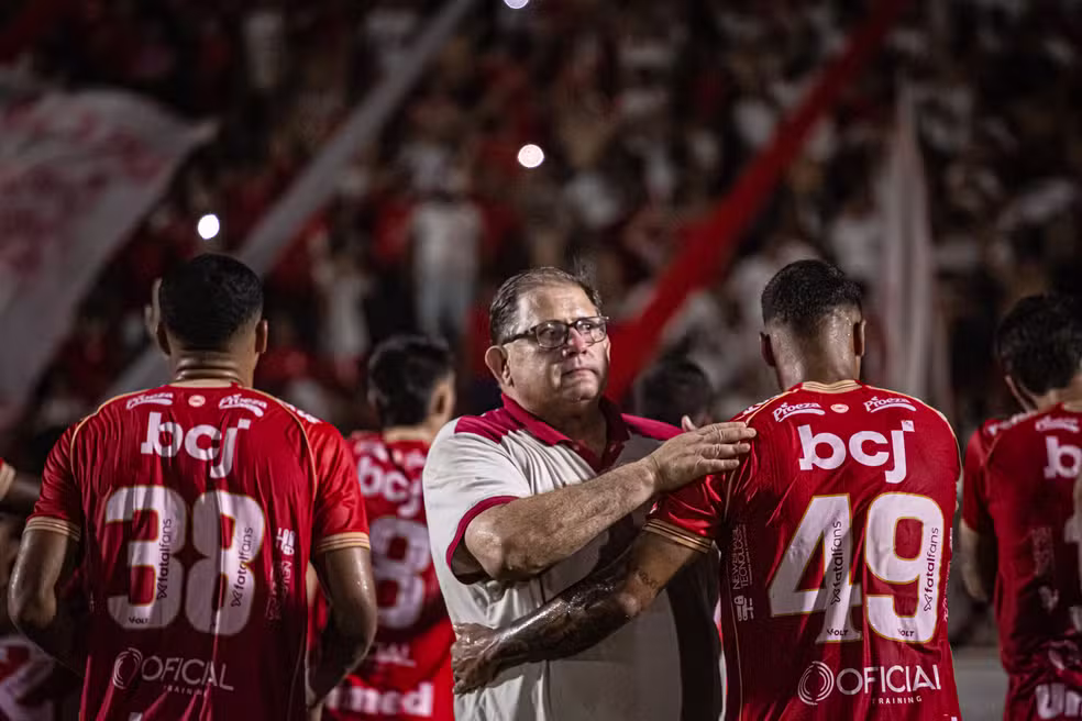 Vila Nova recebe lanterna Ponte Preta de olho na vice-liderança da Série B 2026