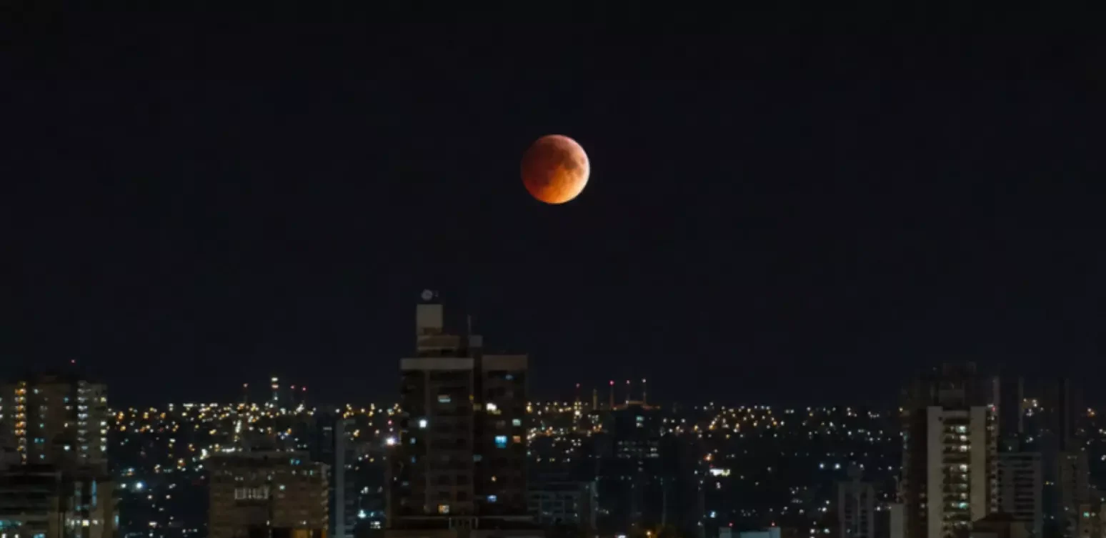 Eclipse lunar poderá ser visto no Brasil entre quinta (27) e sexta-feira (28)