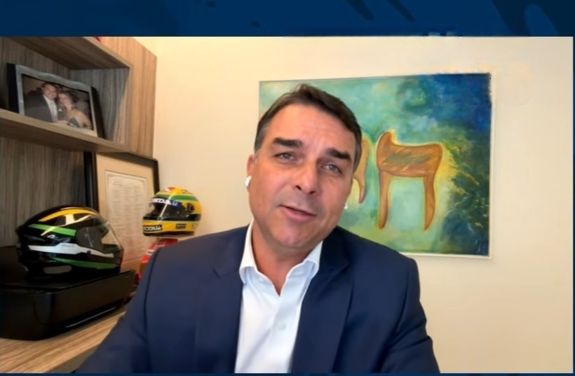 Flávio Bolsonaro diz que definirá candidato a vice até 15 de agosto
