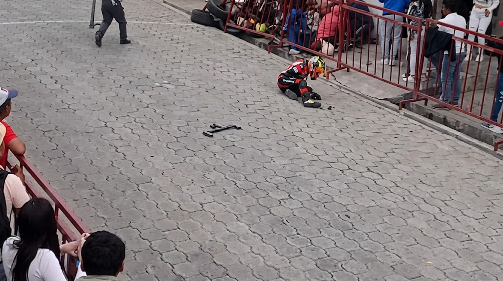 Vídeo: Acidente em corrida de carrinhos de madeira atinge espectadores durante celebração