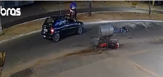Motociclista sofre acidente grave na rotatória dos Correios no Vera Cruz 2 em Goiânia