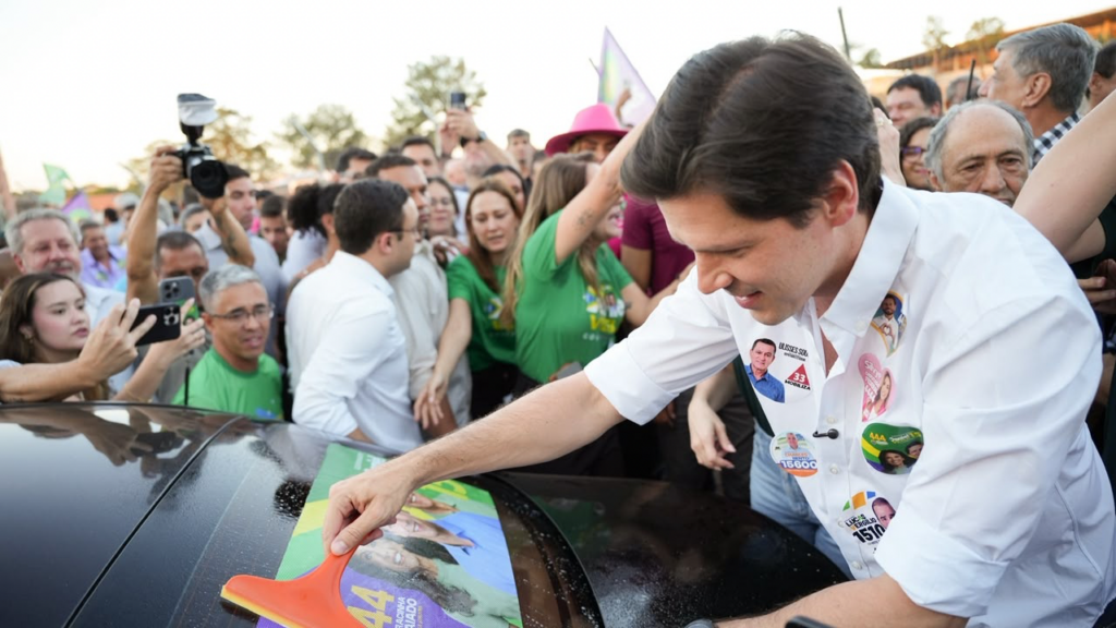Com adesivaço no Serra Dourada, Daniel Vilela abre campanha em Goiânia