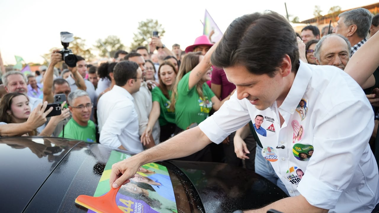 Com adesivaço no Serra Dourada, Daniel Vilela abre campanha em Goiânia
