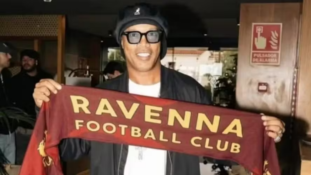 Ronaldinho desembarca na Itália para jogar no Ravenna aos 46 anos