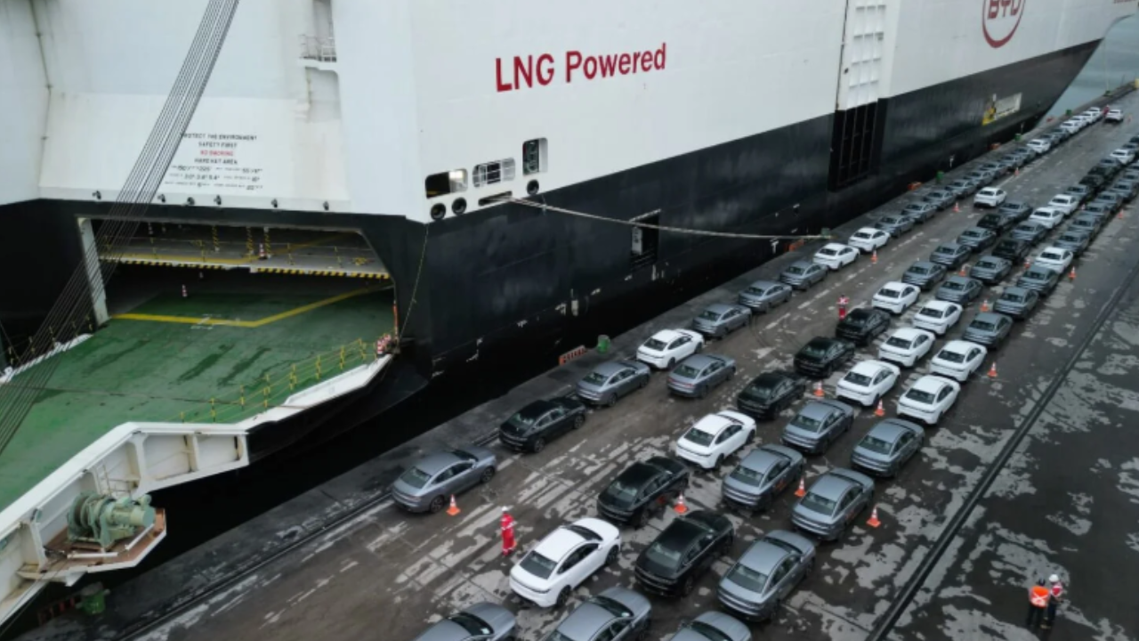 Vídeo: Veículos elétricos avançam no Brasil, e pátio gigante da BYD traz à tona futuro do setor