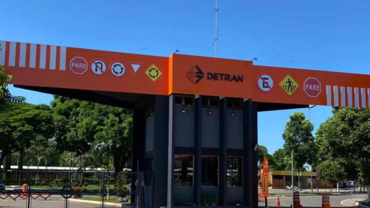Cobrança contestada no Detran-GO abre caminho para restituição milionária a motoristas