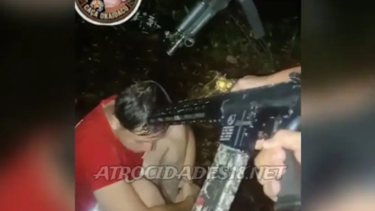 Vídeo: Facção submete jovem a humilhação antes de execução a tiros em área de mata