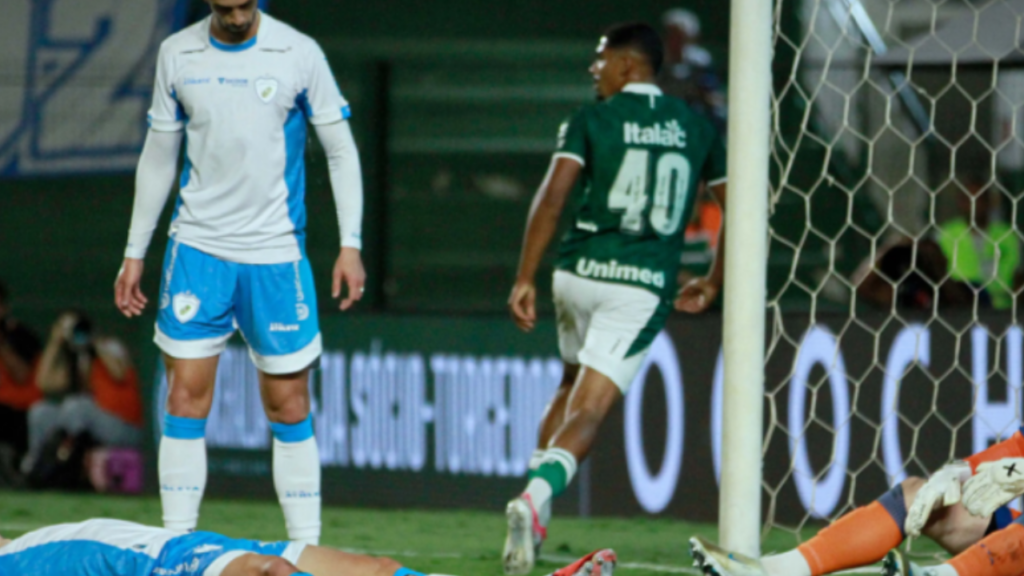 Goiás se impõe na Serrinha, vence Londrina por 1 a 0 e fica a um ponto do G6 da Série B