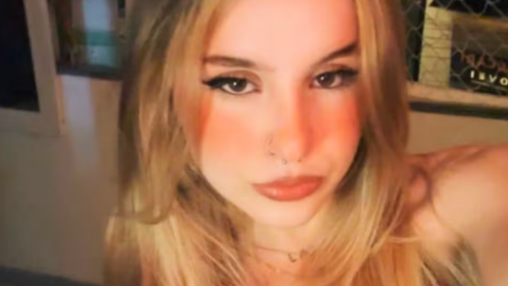 Mãe desconfia de mensagens e jovem de 19 anos é encontrada morta no quarto do namorado em SC