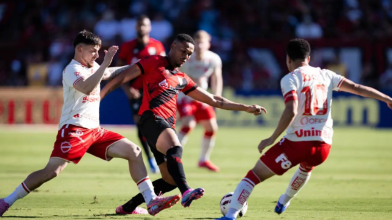 Vila Nova vence clássico contra Atlético-GO no Accioly por 2 a 0 e alcança terceira posição da Série B