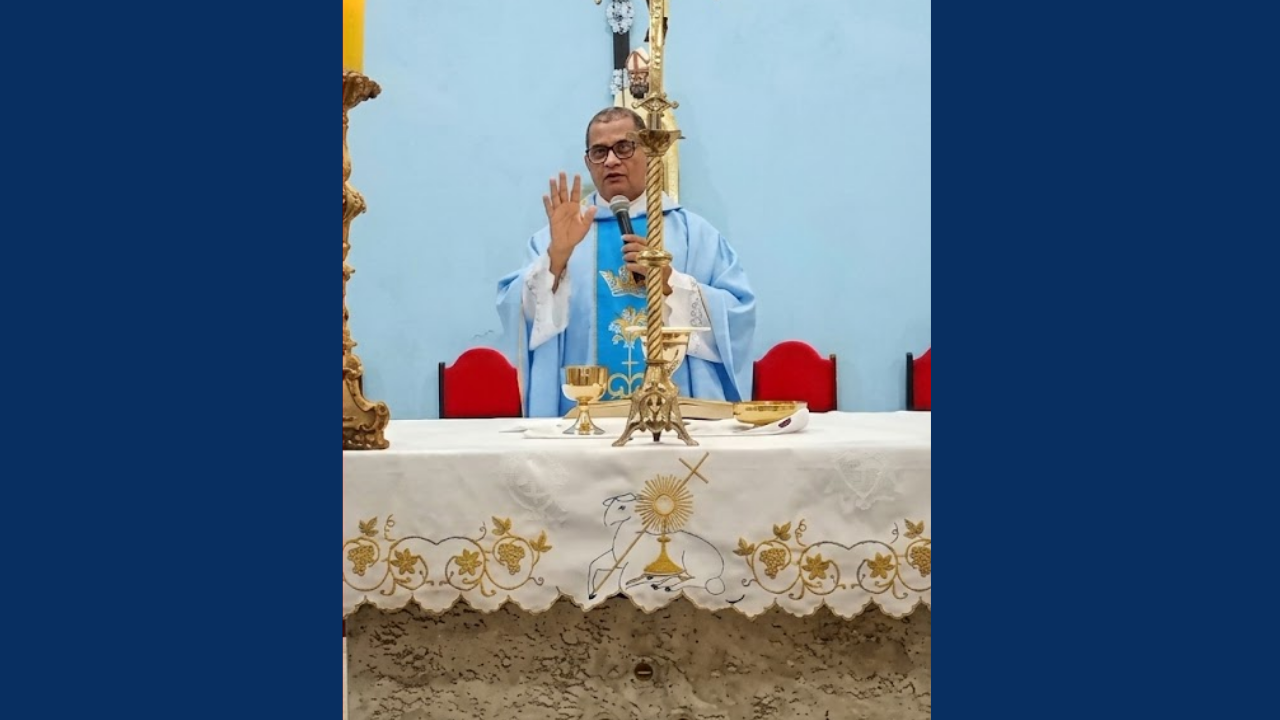 Missa é interrompida por tiroteio e padre manda fechar portas de igreja; veja vídeo
