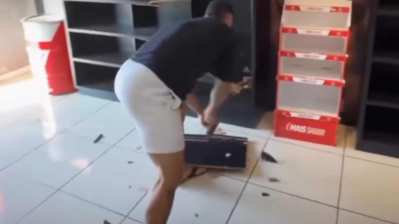 Vídeo: Influenciador destrói móveis de própria loja e expõe revolta com custos para empresários