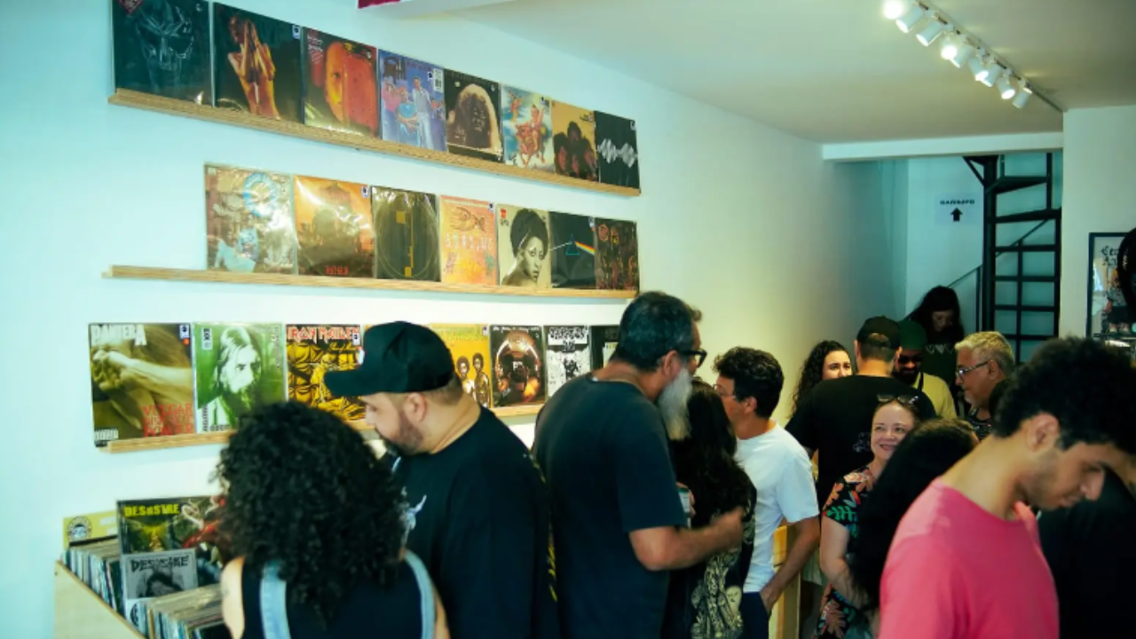 Vinil ganha protagonismo em Goiânia com acervo de 2,5 mil discos e atrações gratuitas